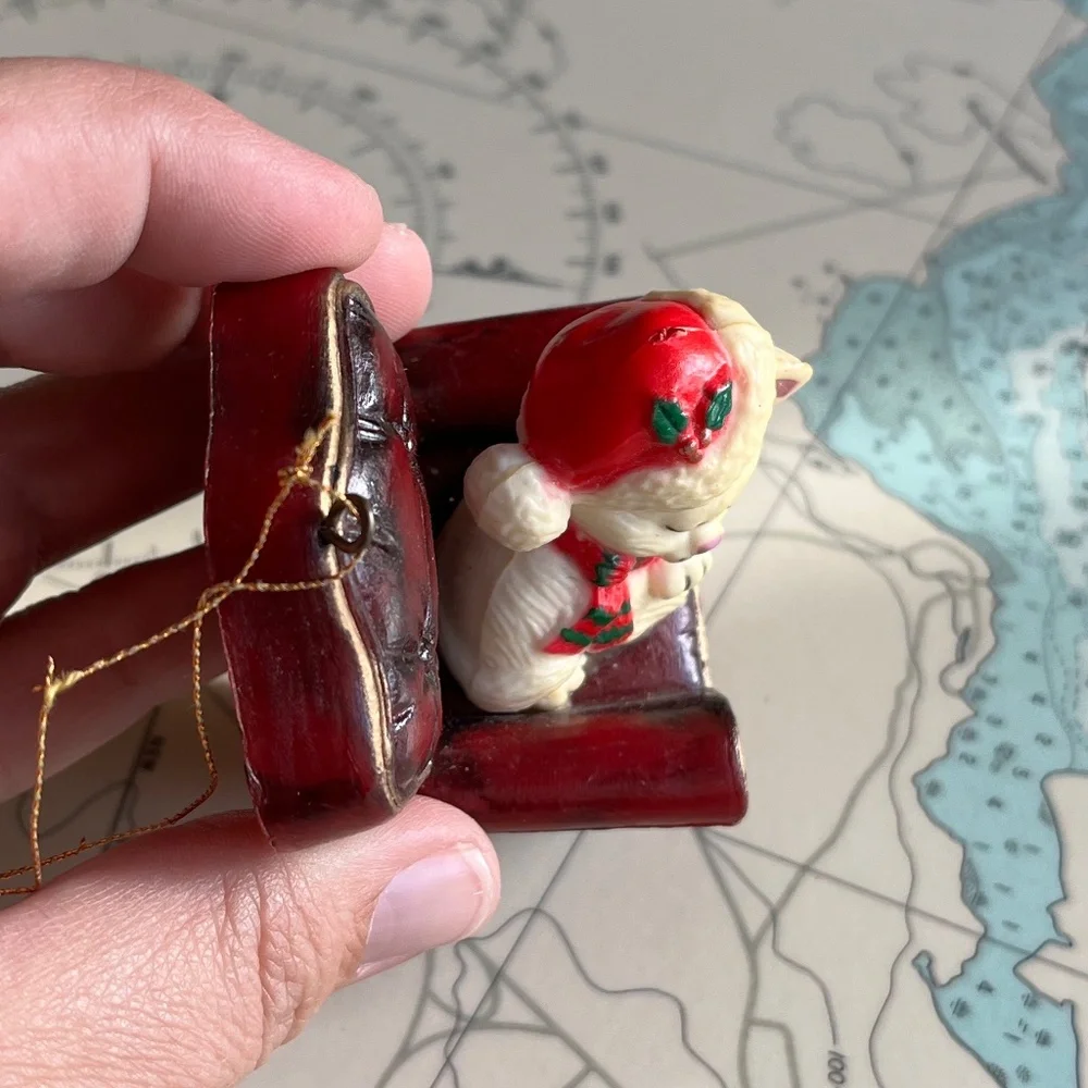 Vintage 1988 Wang's Sleeping Cat in Chair Christmas Ornament - Picture 6 of 7